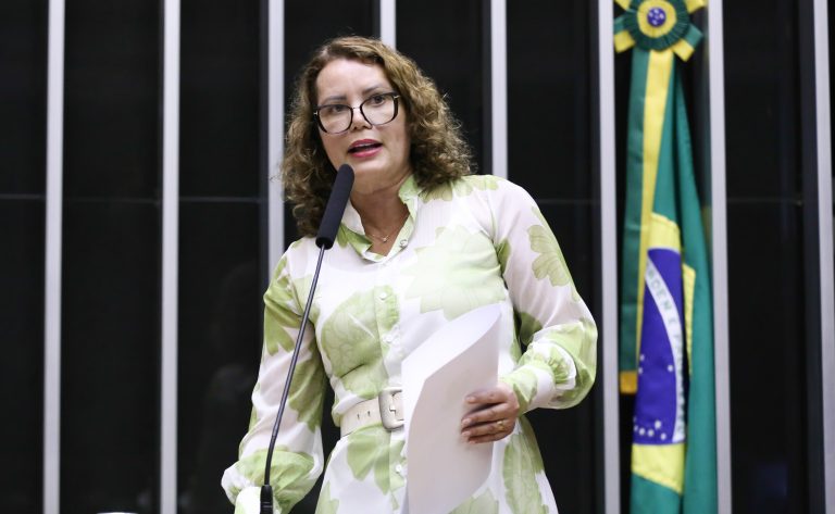 comissao-debate-oferta-de-ensino-da-lingua-brasileira-de-sinais