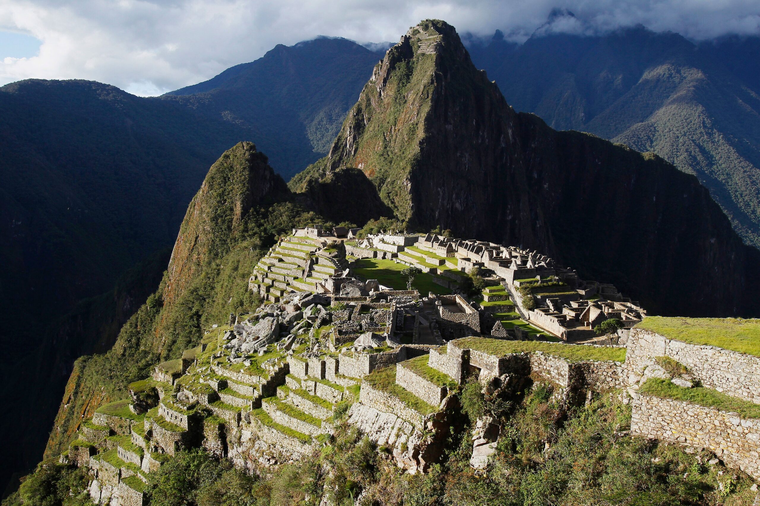 machu-picchu:-900-turistas-ficaram-presos-na-cidade-inca-apos-servico-de-trem-ser-suspenso