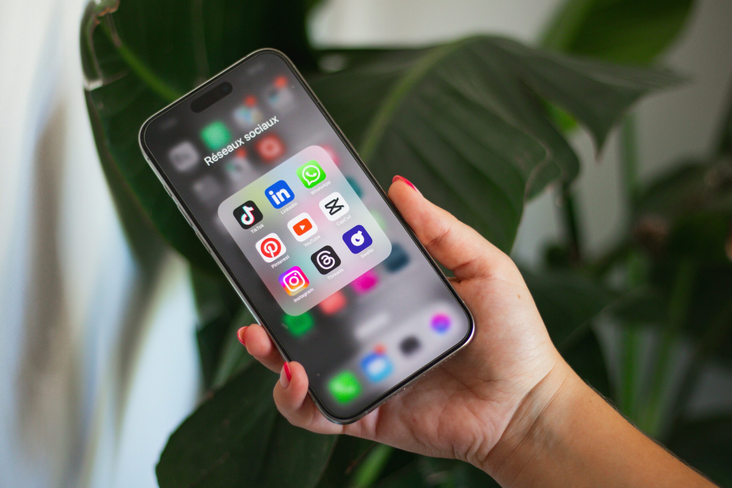 regras-para-redes-sociais:-o-que-esta-em-jogo-com-nova-lei-contra-adultizacao-e-propostas-do-governo