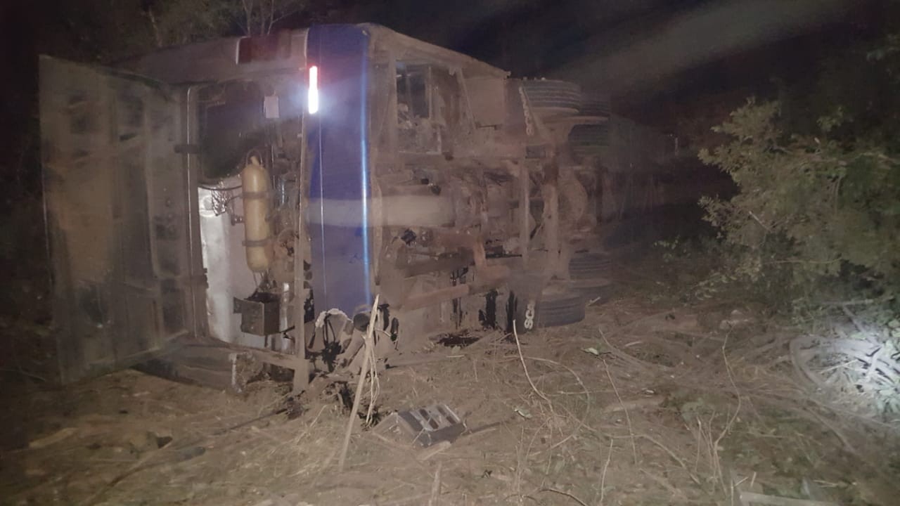 onibus-com-time-de-futebol-tomba-e-deixa-dois-mortos-na-br-226-no-maranhao