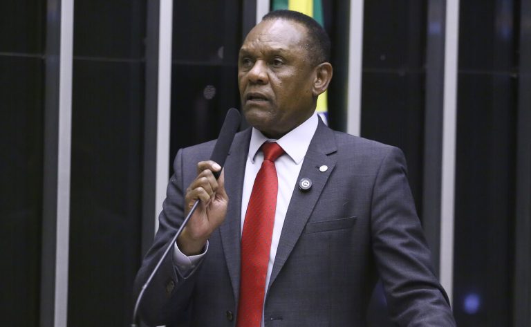 comissao-aprova-proposta-que-torna-crime-divulgar,-na-internet,-desafios-ou-brincadeiras-perigosos