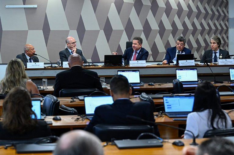 debatedores-ressaltam-que-plano-brasil-soberano-ajuda-o-pais-a-abrir-novos-mercados