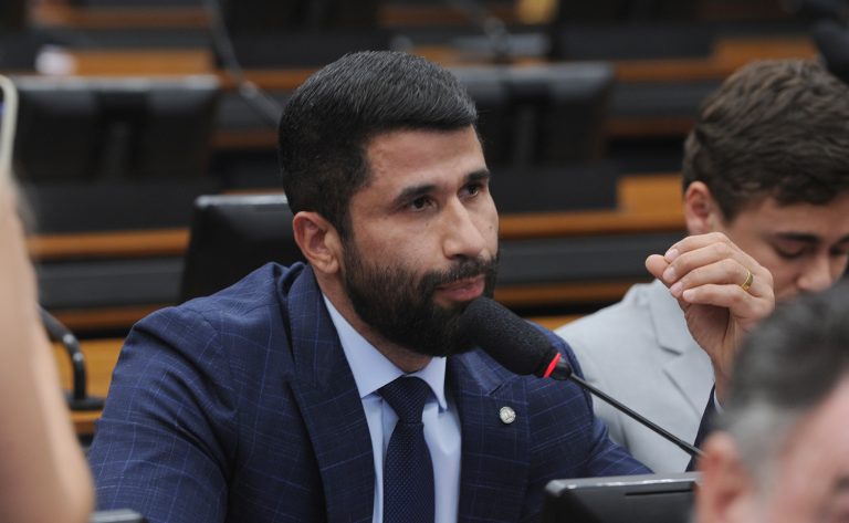 comissao-aprova-porte-de-arma-de-fogo-por-monitores-de-ressocializacao-prisional