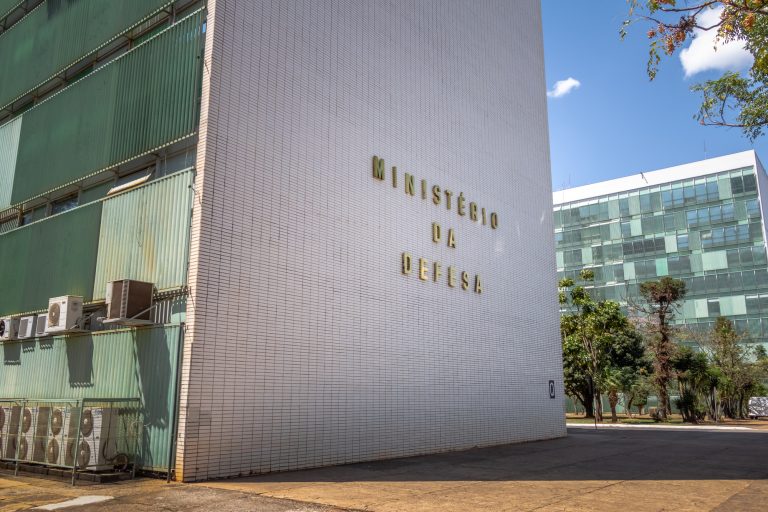 projeto-autoriza-governo-brasileiro-a-doar-duas-aeronaves-ao-uruguai