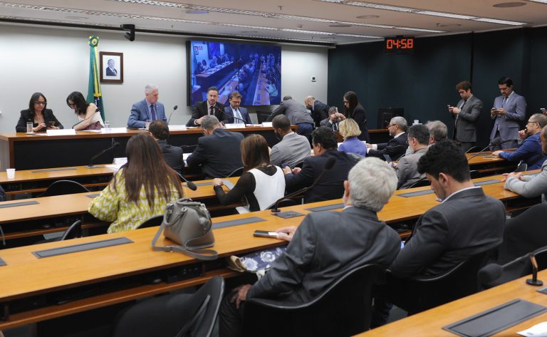 deputados-analisam-punicao-mais-dura-e-reforco-da-fiscalizacao-contra-falsificacao-de-bebidas