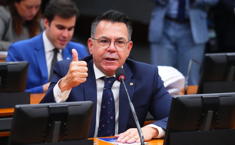 comissao-aprova-incluir-no-curriculo-escolar-orientacao-sobre-denuncia-de-violencia