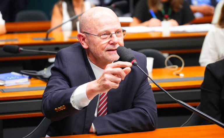 comissao-aprova-projeto-que-fortalece-protecao-de-empregados-estaveis