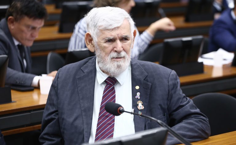 comissao-aprova-projeto-que-preve-mais-vagas-de-estacionamento-para-pessoa-idosa