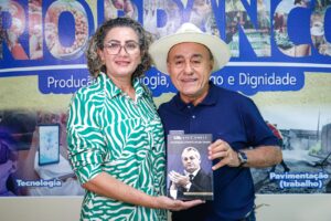 Eliana de Castela lança livro de poemas nesta sexta-feira em Rio Branco