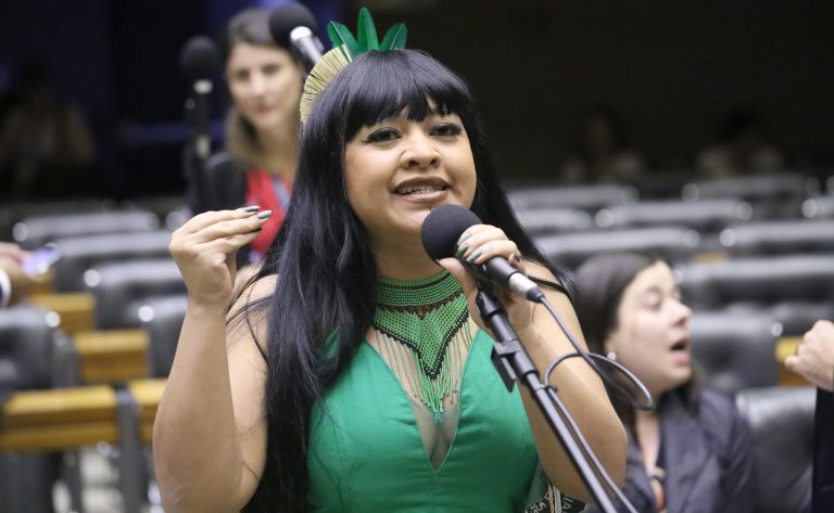 mesa-redonda-debate-enfrentamento-a-violencia-politica-de-genero-e-raca-para-paridade