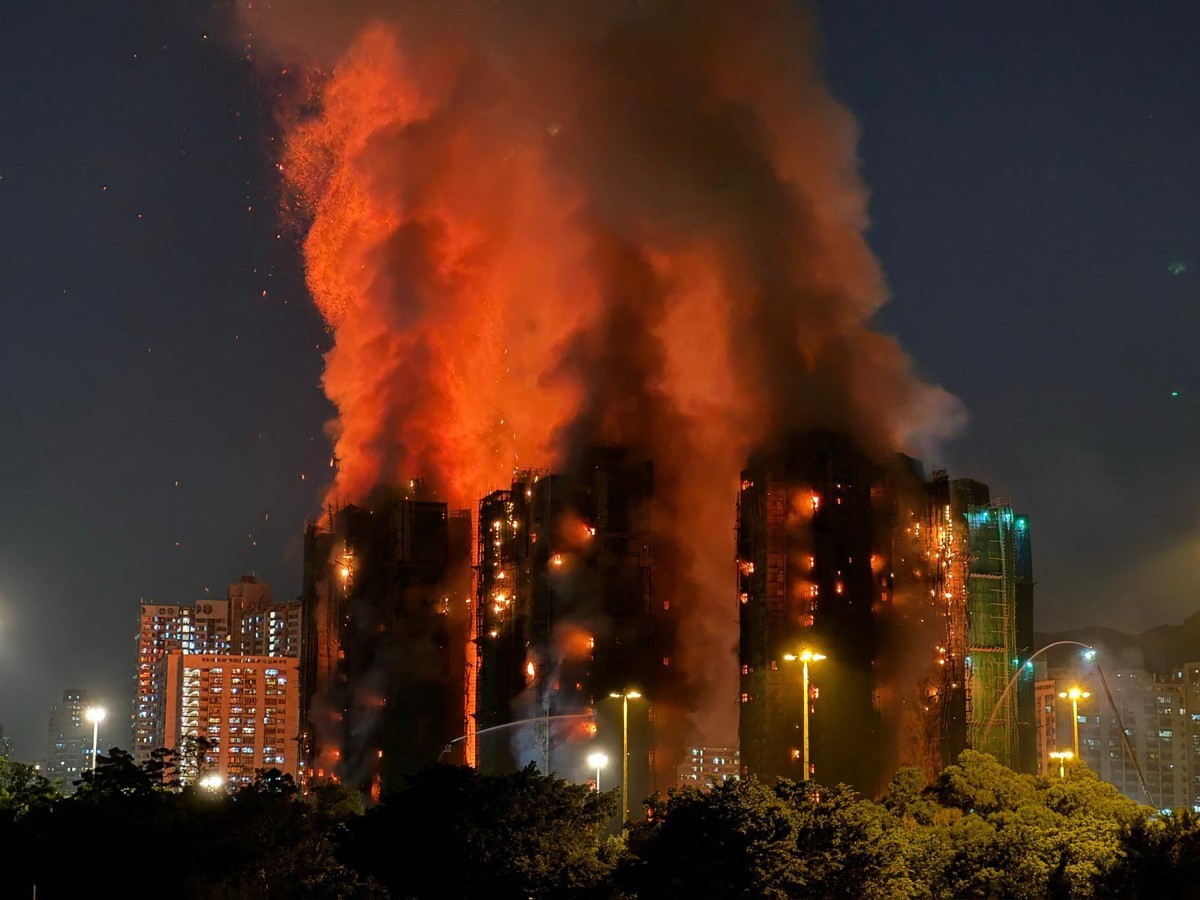 incendio-em-arranha-ceus-de-hong-kong:-veja-fotos-e-videos