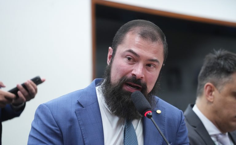 comissao-aprova-proibicao-de-distincao-de-genero-em-concursos-e-carreiras-da-pm-e-dos-bombeiros