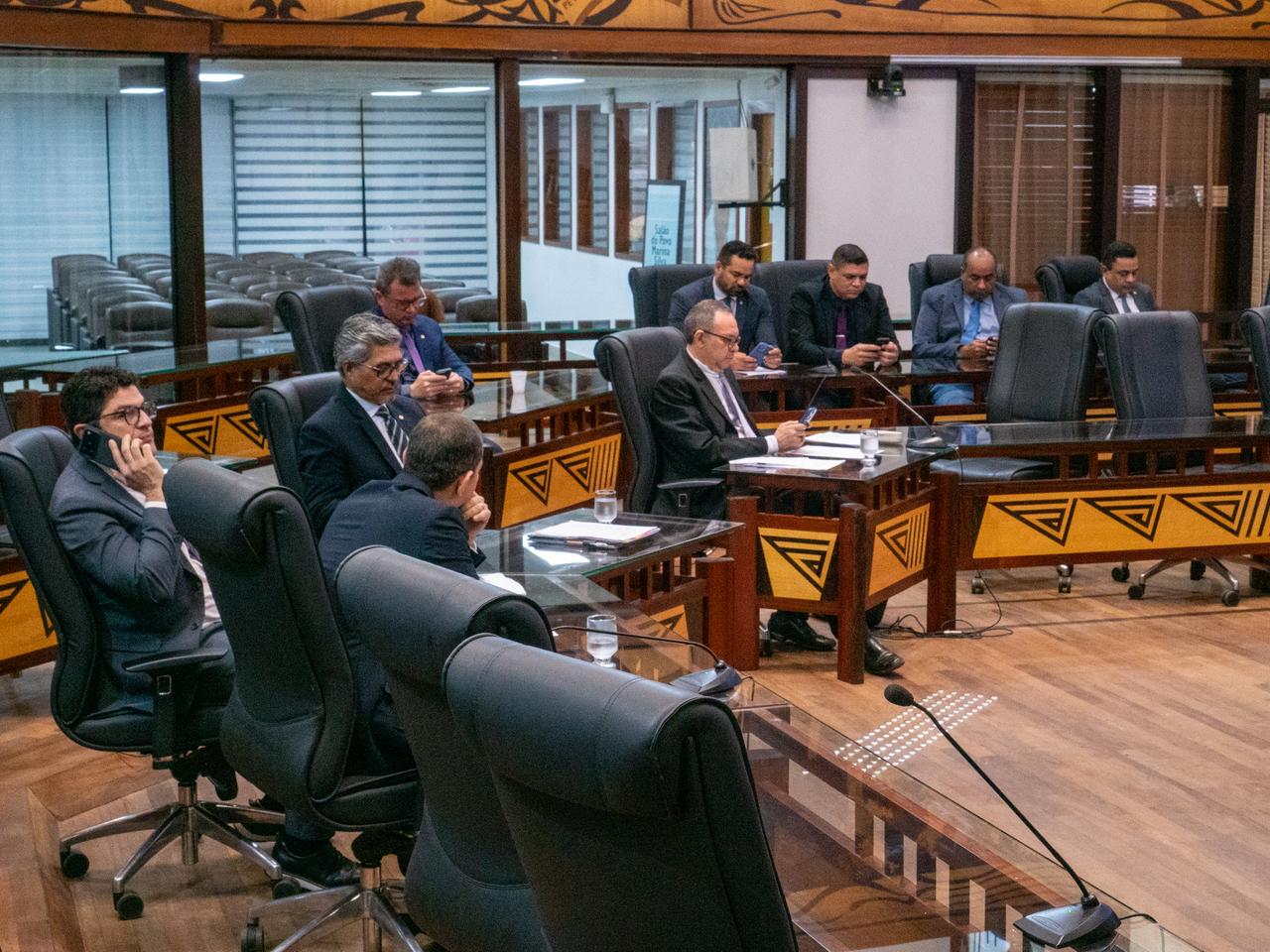 aleac-aprova-pacotao-de-projetos,-mocoes-e-titulos-de-cidadao-acreano-nesta-quarta-feira