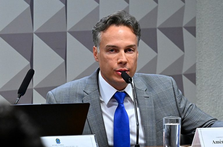 apontado-como-‘multimilionario’,-presidente-da-amar-brasil-se-cala-na-cpmi