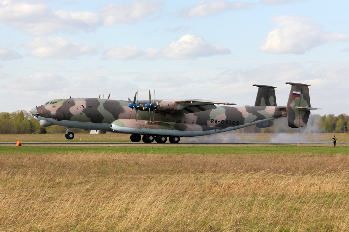 aviao-militar-cai-na-russia-com-7-pessoas-a-bordo