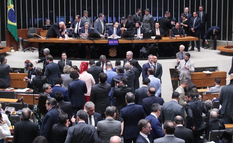 camara-decide-nesta-quarta-sobre-mandatos-de-glauber-braga-e-carla-zambelli