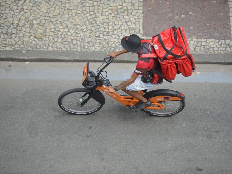 comissao-pode-votar-nesta-quarta-relatorio-sobre-regulamentacao-do-trabalho-por-aplicativo