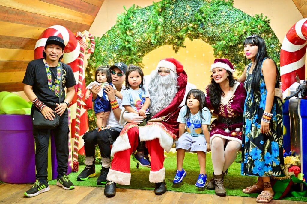 casa-do-papai-noel-atrai-centenas-de-criancas-e-anima-noites-natalinas-no-palacio-rio-branco