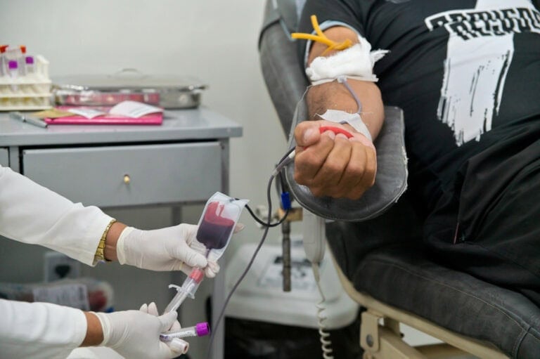 hemoacre-alerta-para-queda-nos-estoques-e-reforca-urgencia-por-sangue-o-negativo