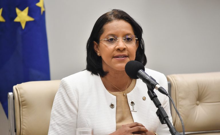 comissao-aprova-proibicao-de-usucapiao-por-marido-agressor-quando-mulher-fugir-de-violencia