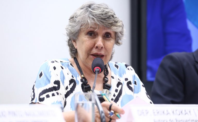 comissao-debate-experiencia-do-brasil-no-combate-a-aids