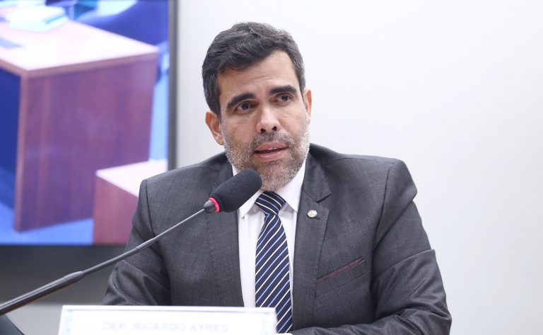 comissao-aprova-punicao-a-bancos-que-cobrarem-tarifas-indevidas-de-ongs-com-parcerias-publicas