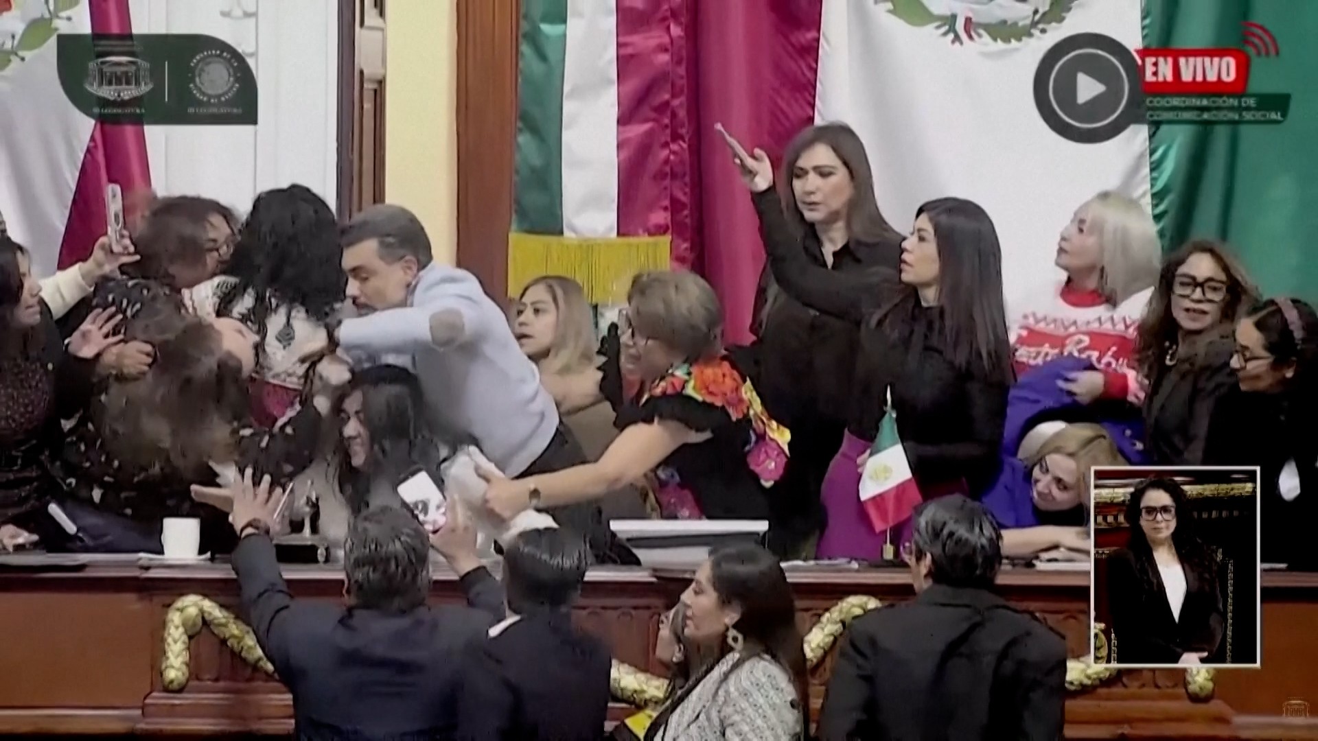 video:-parlamentares-se-agridem-em-confusao-generalizada-no-congresso-da-cidade-do-mexico