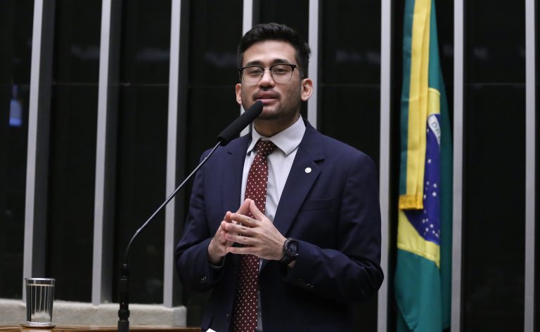 projeto-preve-prisao-de-ate-tres-meses-ou-multa-para-prostituicao-em-via-publica