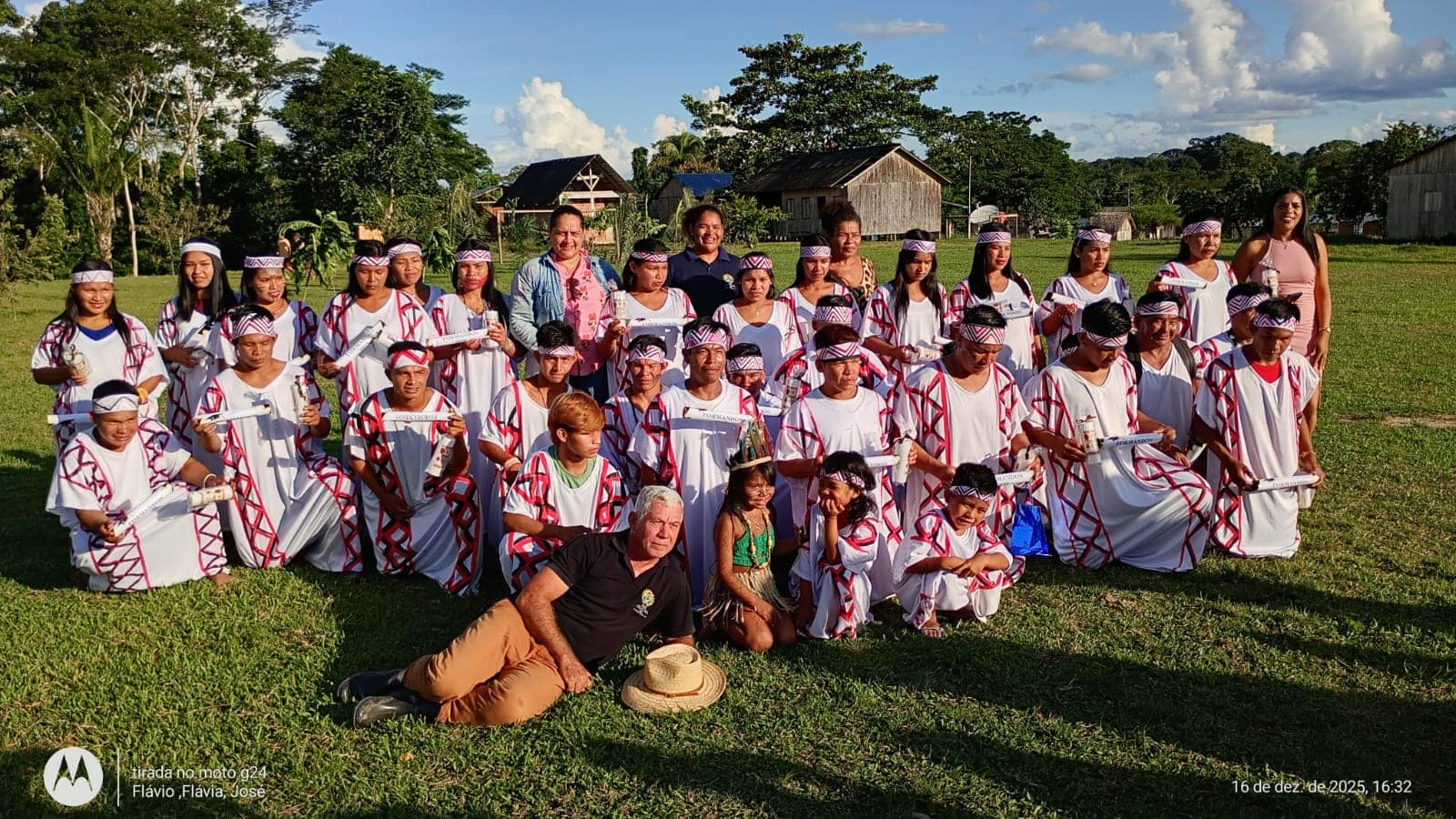 estudantes-de-aldeia-indigena-em-assis-brasil-celebram-formatura-do-ensino-fundamental