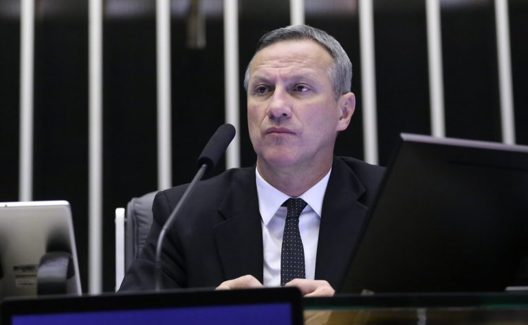 comissao-de-seguranca-aprova-porte-de-arma-para-defensores-publicos