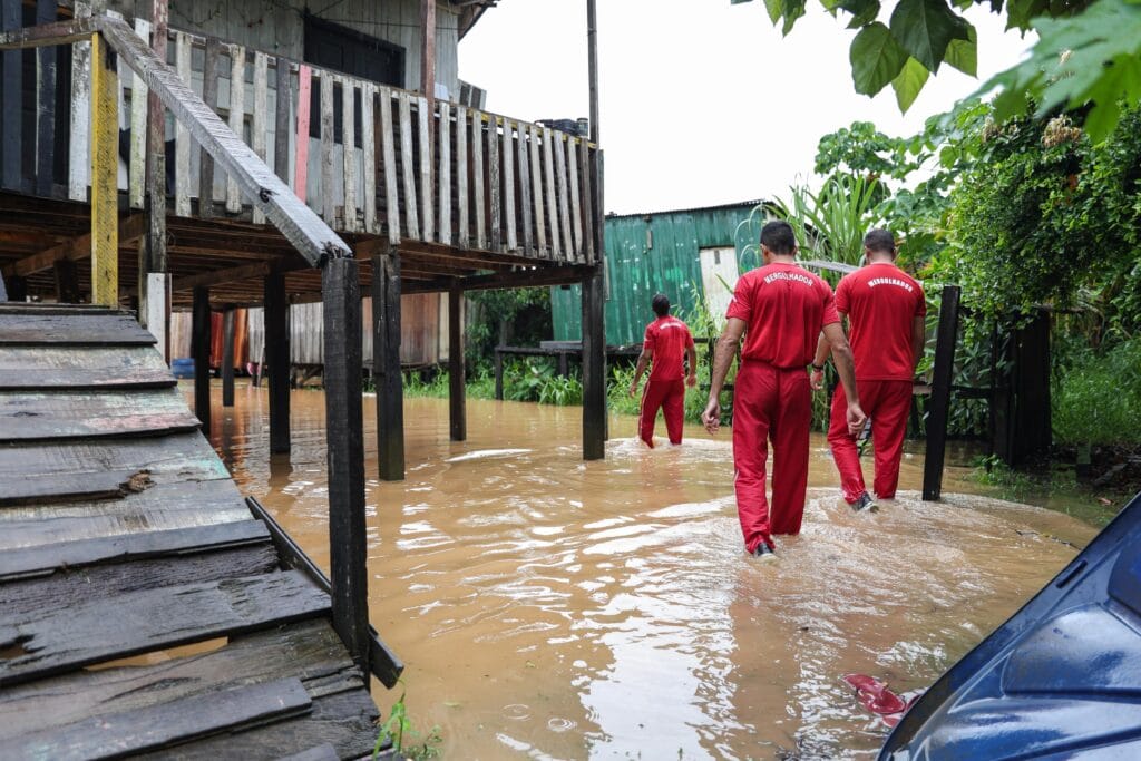 governo-do-acre-intensifica-monitoramento-dos-rios-e-auxilia-familias-atingidas