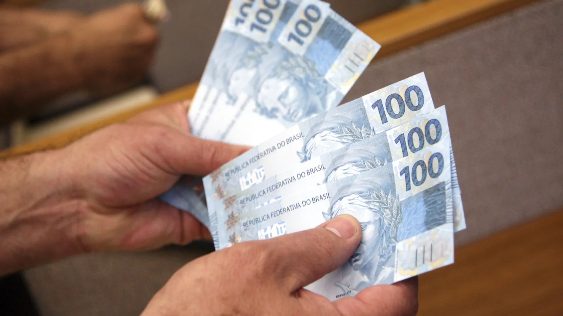 novo-salario-minimo-comeca-a-valer-a-partir-de-hoje;-veja-o-valor