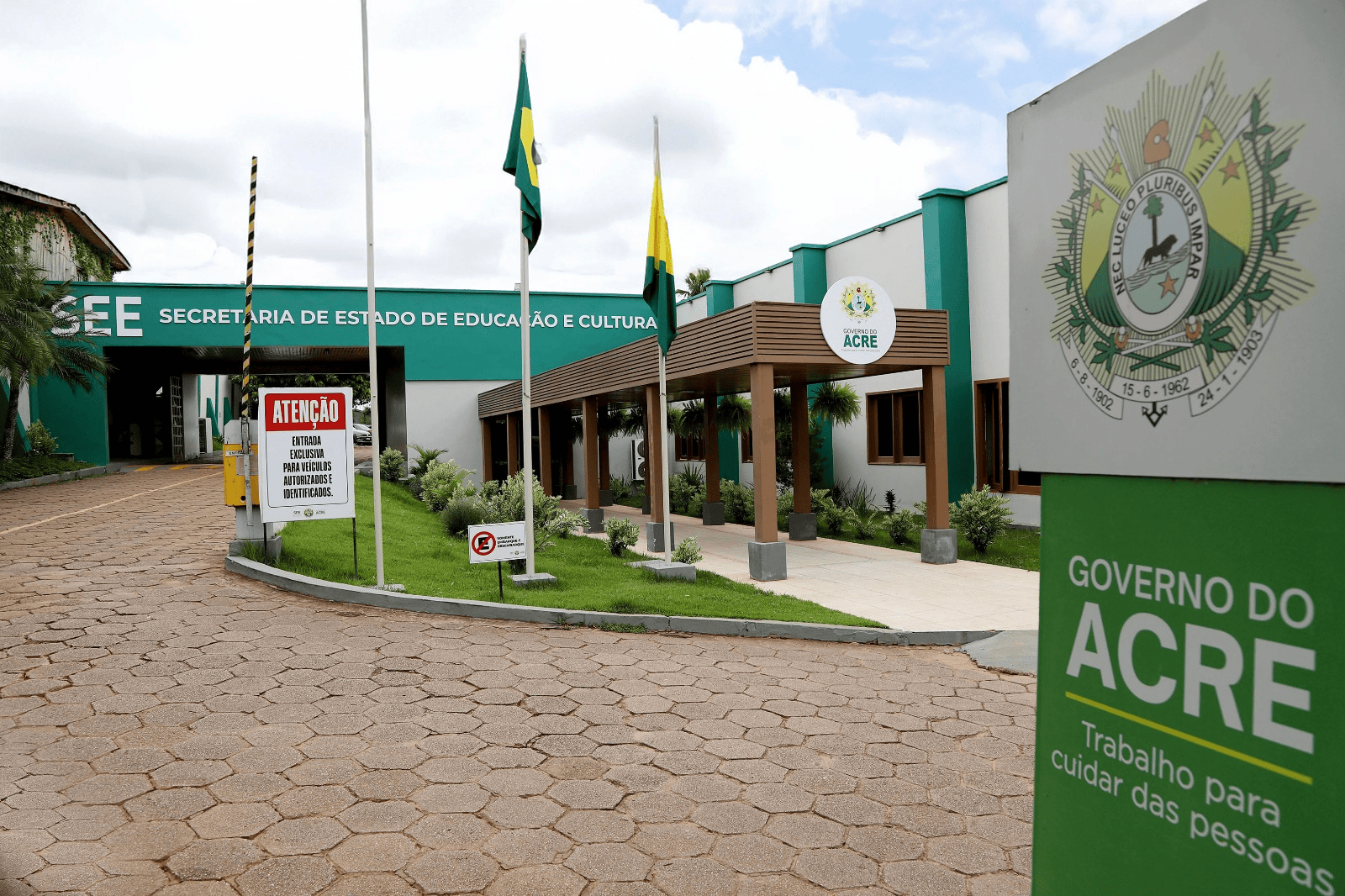 governo-do-acre-publica-edital-com-bolsa-de-r$-2.100-para-professores-da-rede-estadual