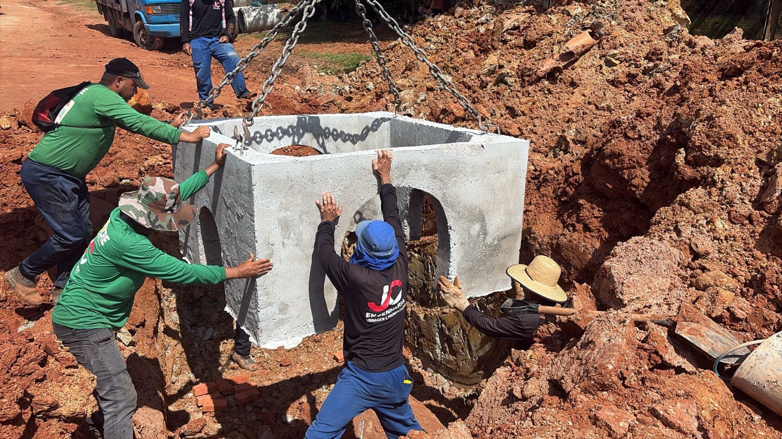 no-universitario,-deracre-mantem-obras-da-estrada-dias-martins-em-rio-branco