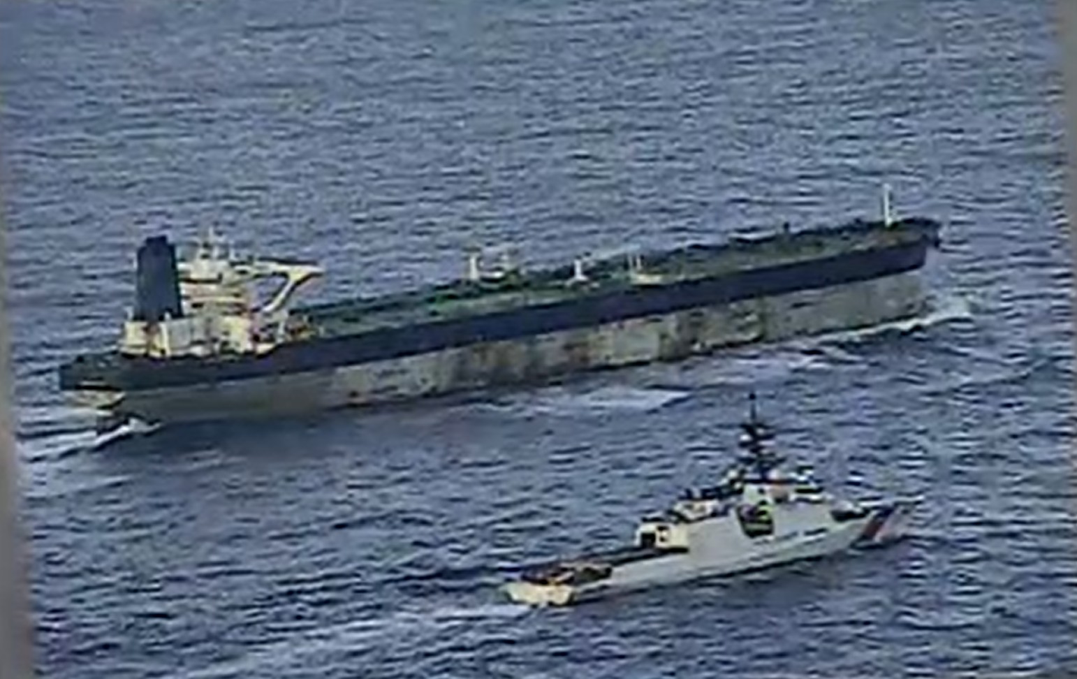 eua-fazem-nova-apreensao-de-petroleiro-da-venezuela-no-caribe,-diz-agencia