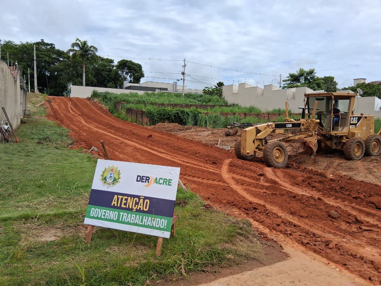 deracre-inicia-obra-de-drenagem-e-pavimentacao-na-rua-luxemburgo,-em-rio-branco