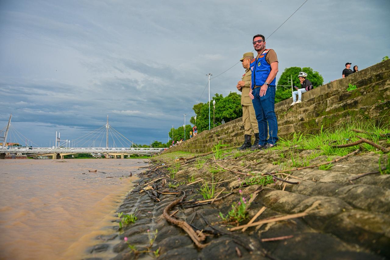 governador-gladson-cameli-acompanha-subida-do-rio-acre-e-reforca-acoes-de-apoio-as-familias