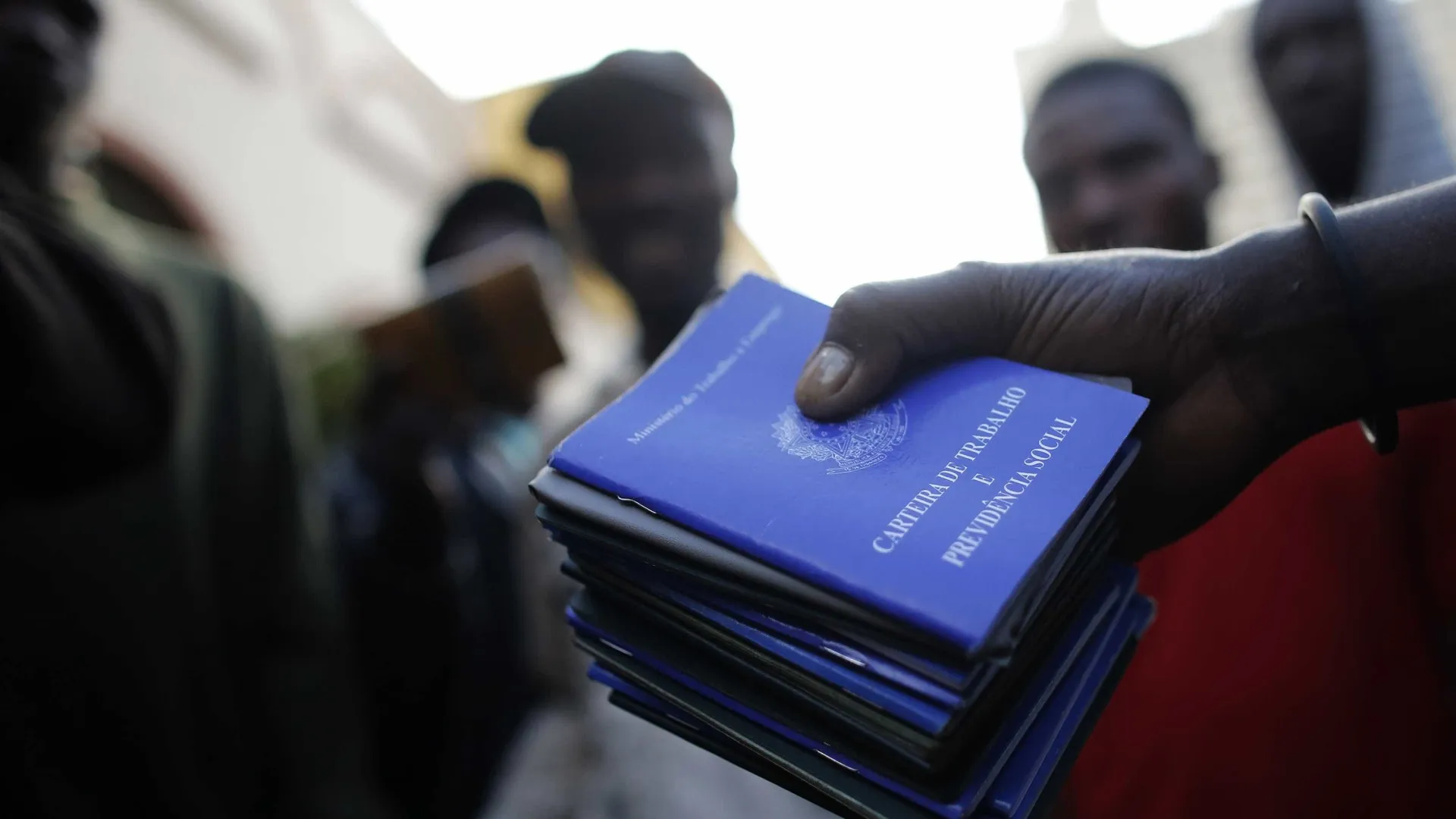 brasil-criou-1,27-milhao-de-vagas-formais-no-ano-passado,-pior-saldo-desde-2020,-aponta-caged