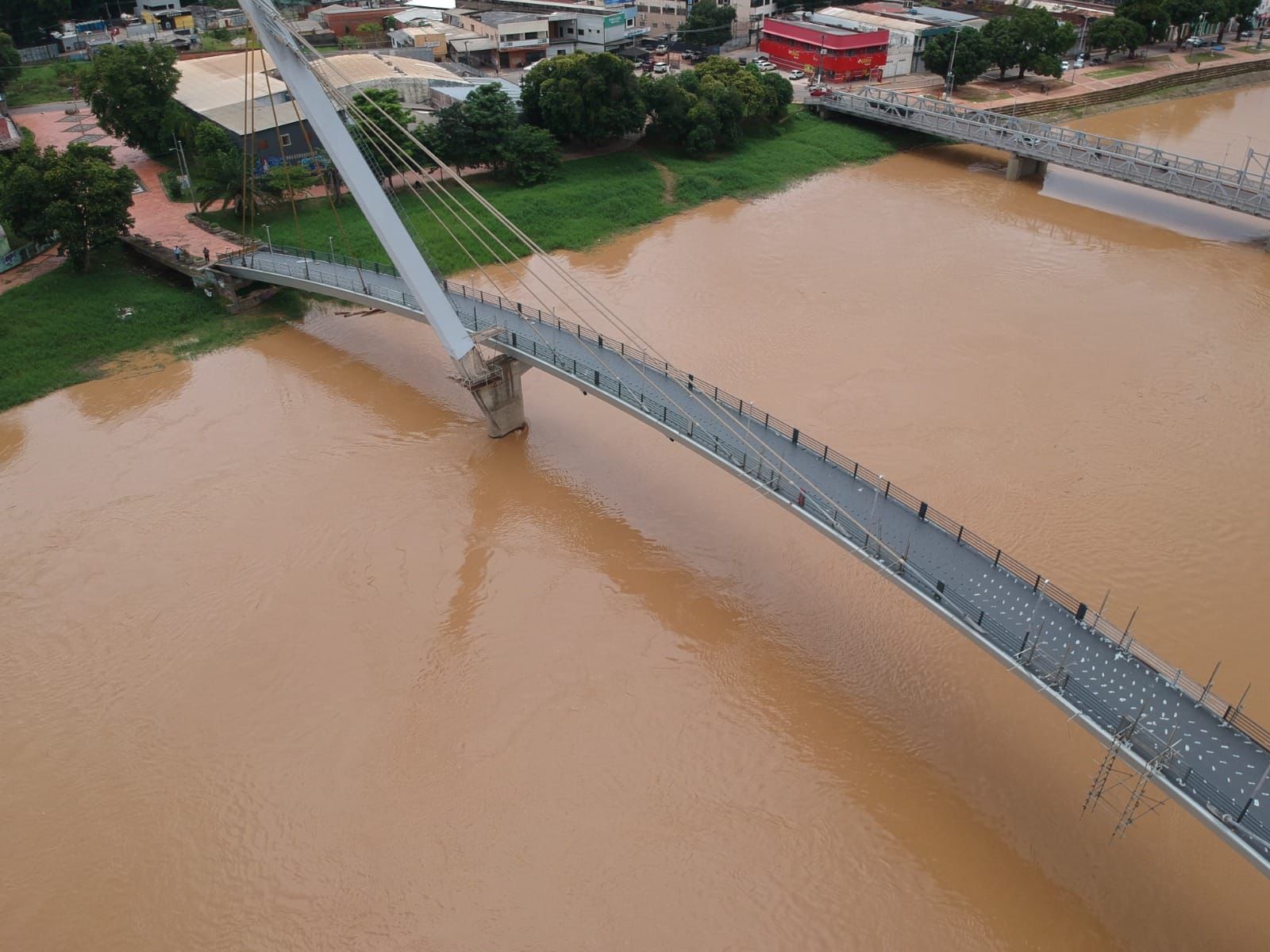 deracre-atua-em-novas-frentes-de-obra-na-passarela-joaquim-macedo-durante-execucao-por-etapas