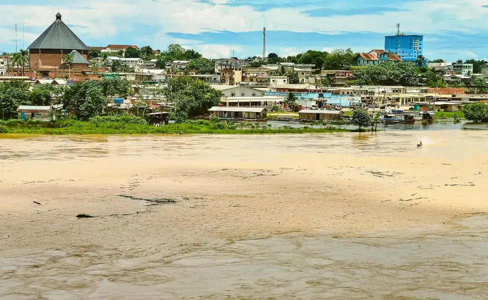 Rio Juruá volta a subir e preocupa moradores em Cruzeiro do Sul