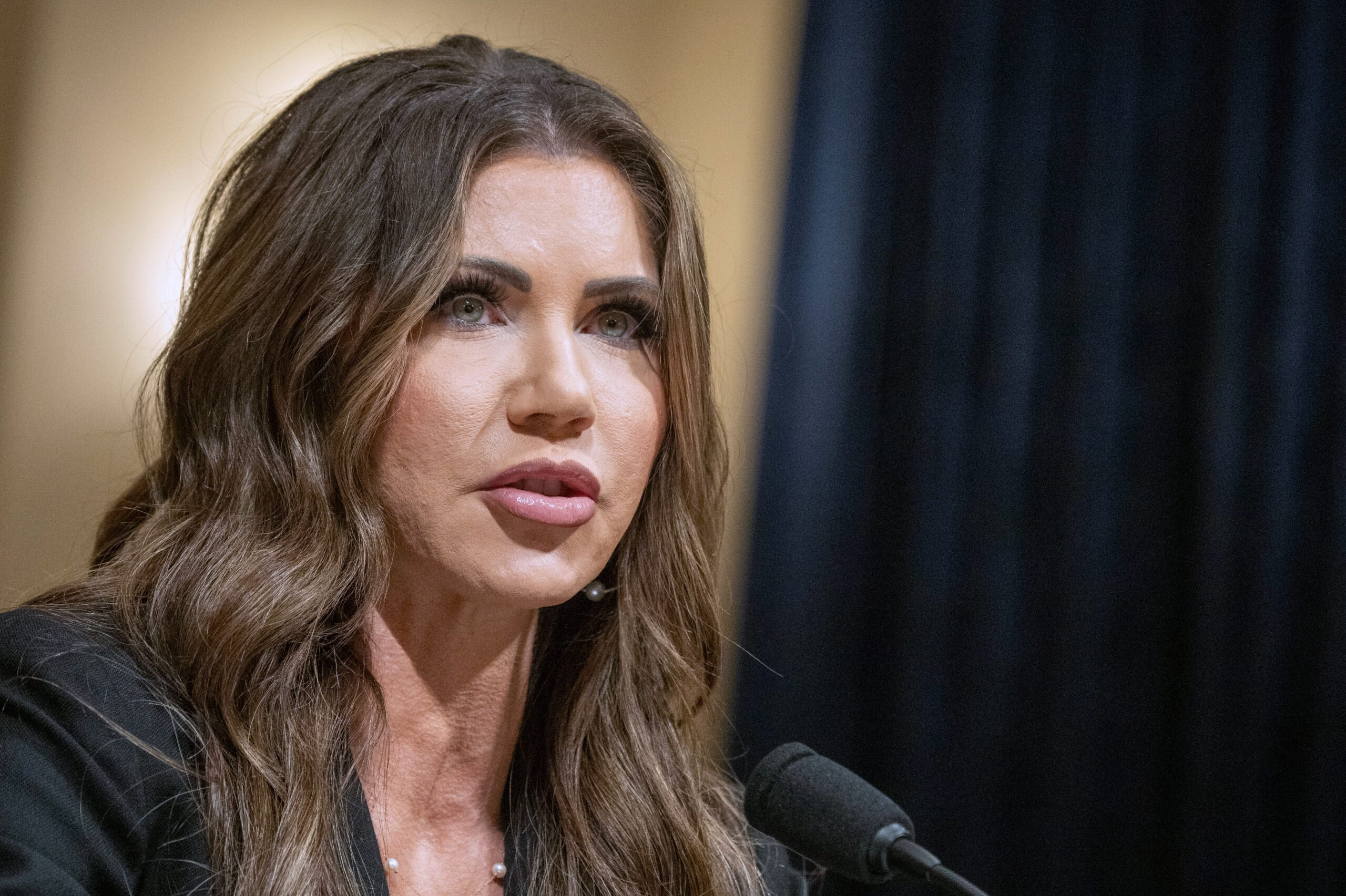 governo-trump-retirara-700-agentes-do-ice-de-minnesota