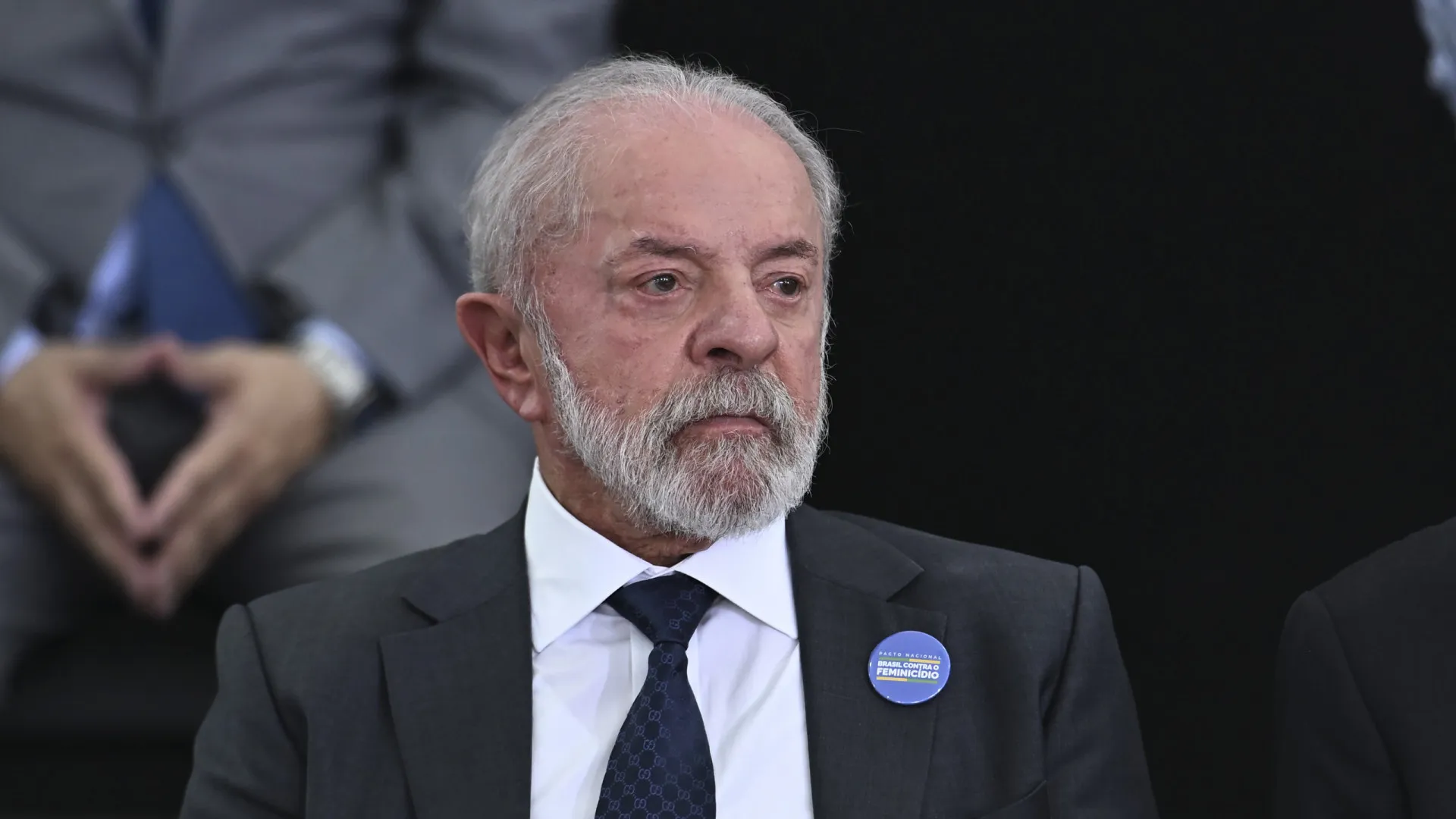 dolar-oscila-porque-depende-do-humor-de-trump,-diz-lula
