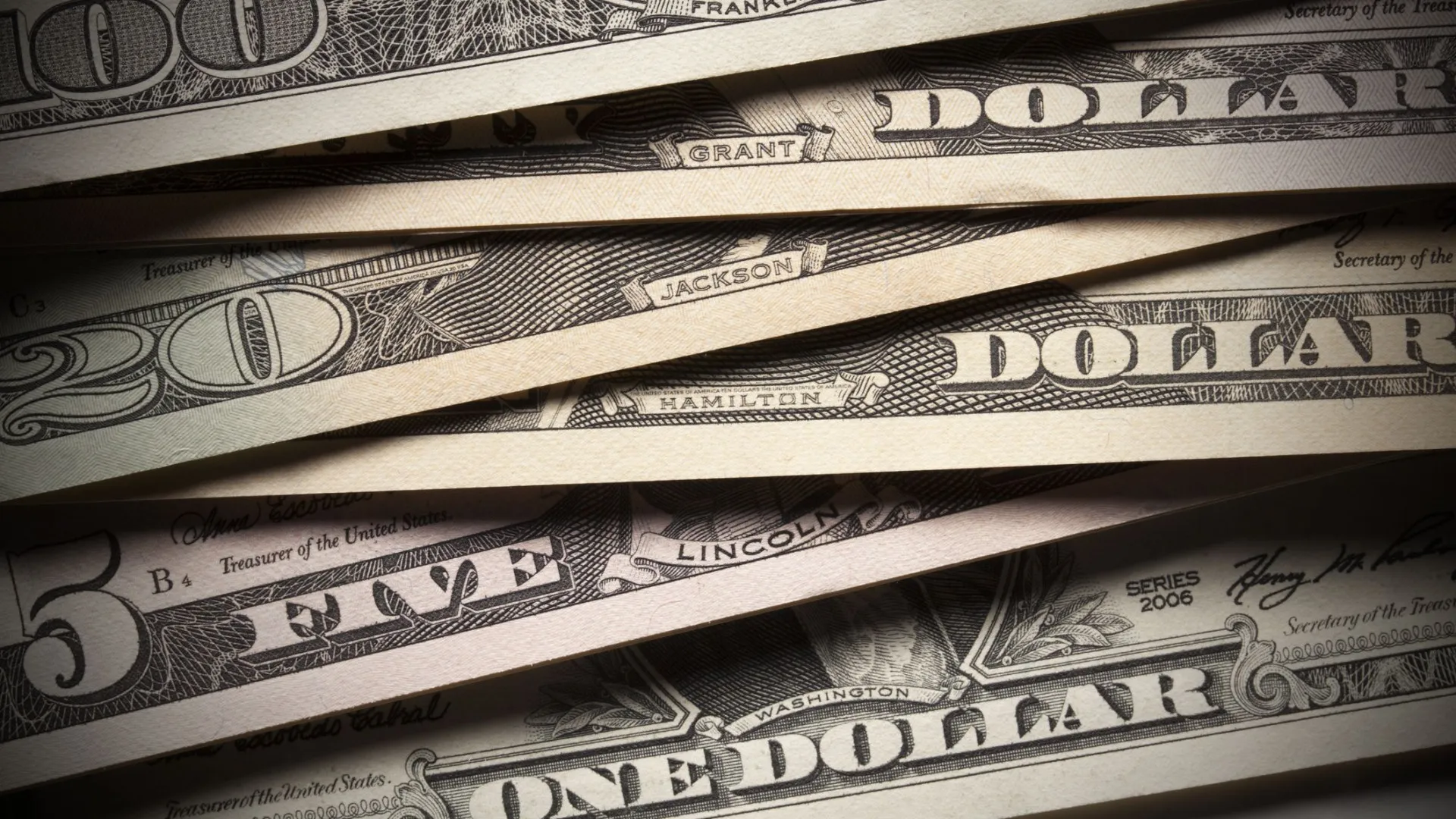 dolar-cai-a-r$-5,18-e-atinge-menor-valor-desde-maio-de-2024;-bolsa-fecha-em-novo-recorde