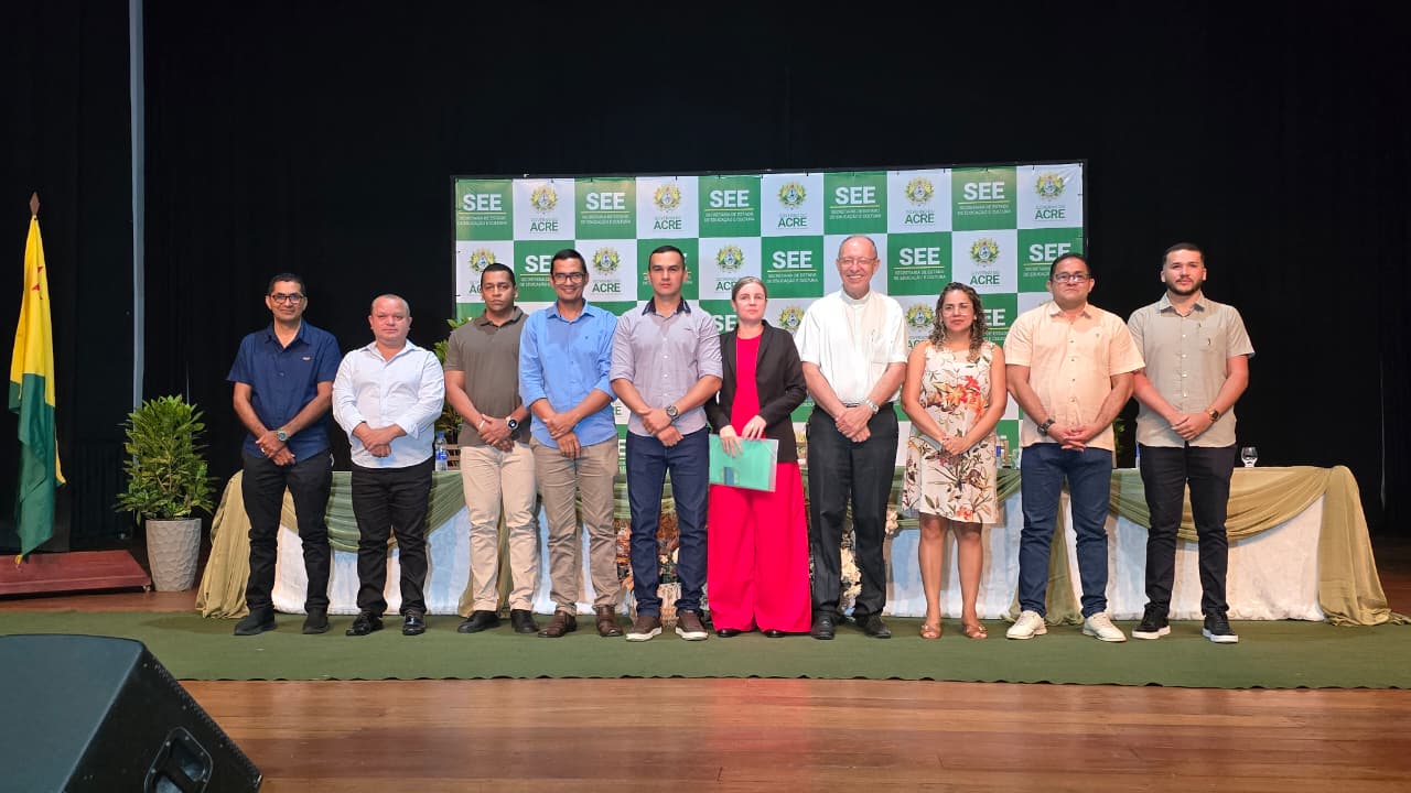 mais-97-aprovados-em-concurso-da-educacao-tomam-posse-em-cruzeiro-do-sul