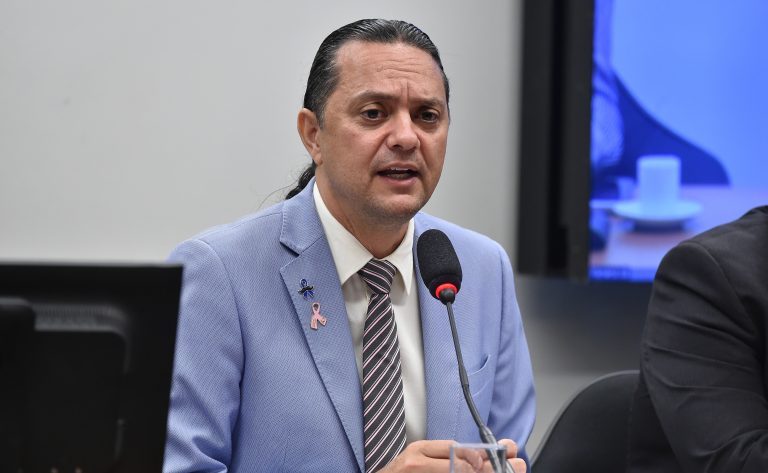 comissao-debate-implementacao-da-politica-nacional-de-prevencao-e-controle-do-cancer