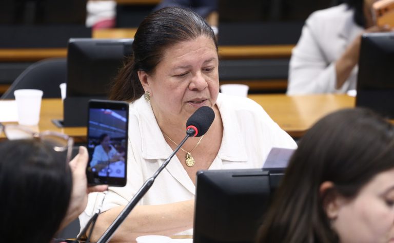 comissao-aprova-projeto-que-garante-a-criancas-e-adolescentes-acesso-a-saude-mental-no-sus