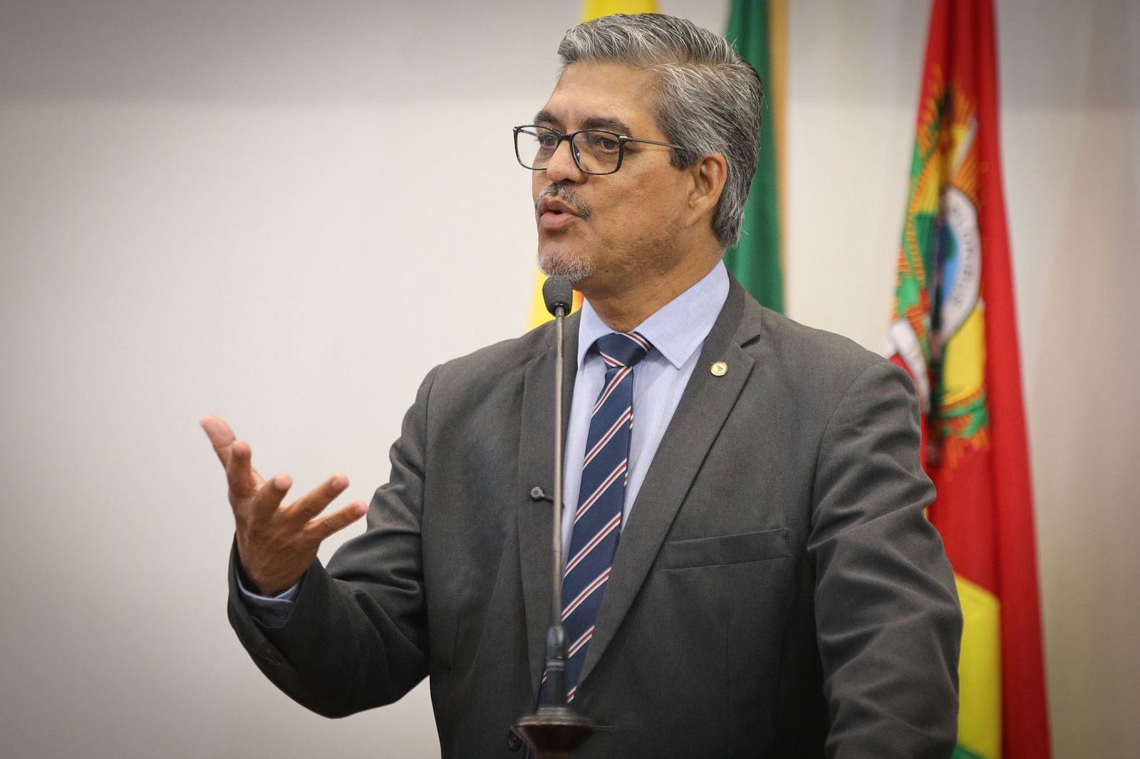 edvaldo-magalhaes-denuncia-falta-de-turma-de-ensino-medio-para-alunos-do-jordao