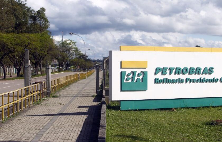 petrobras-corta-em-ate-30%-fornecimento-de-diesel-a-distribuidoras-para-abril,-diz-empresario