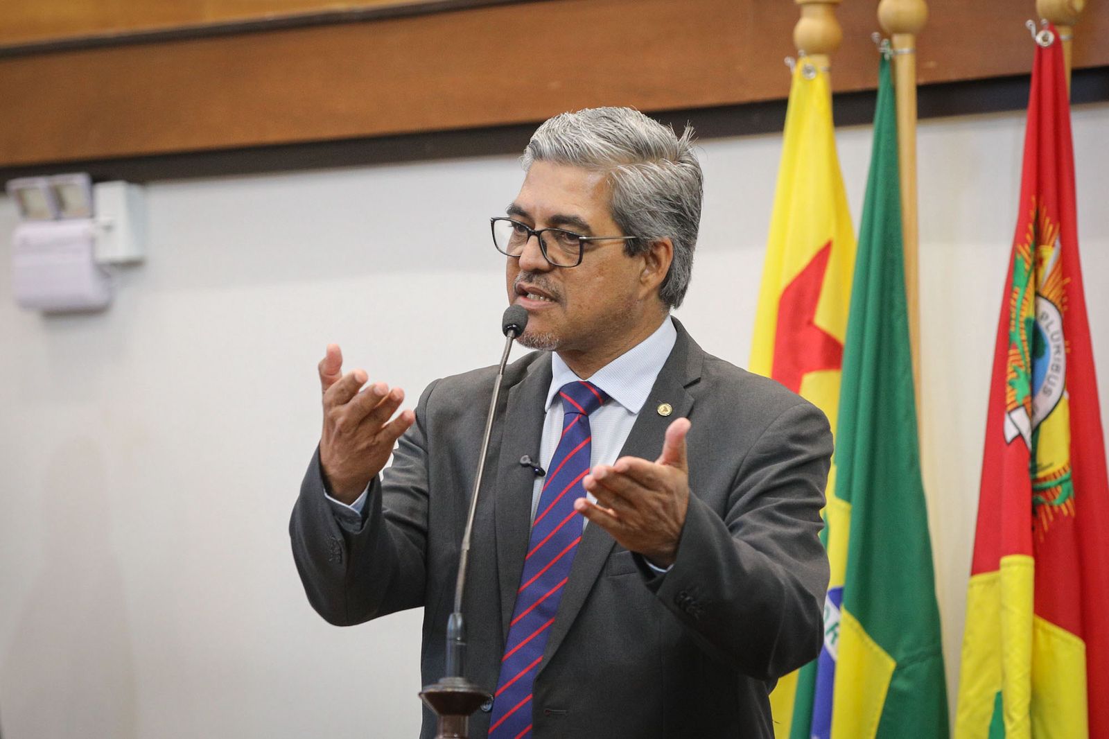 edvaldo-magalhaes-cobra-governo,-defende-servidores-e-pede-cumprimento-de-reuniao-na-aleac