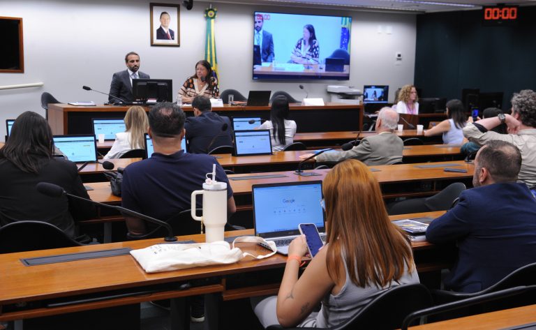 comissao-debate-capacitacao-de-profissionais-para-atendimento-a-pessoas-com-autismo